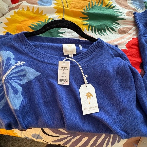 NWT The Westside Hibiscus Intarsia crew neck sweater in bright blue. - Picture 4 of 5